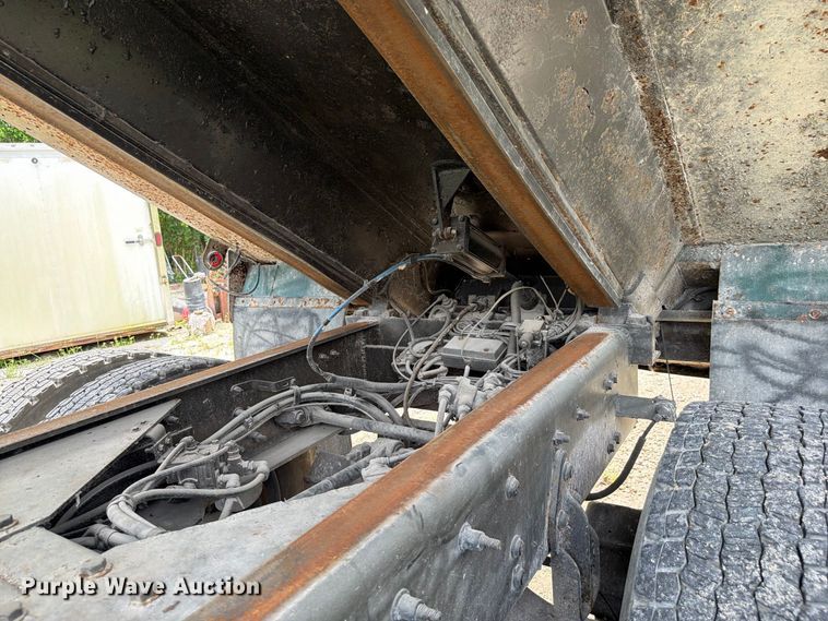 image for item DV7391 2016 Freightliner 114SD dump truck