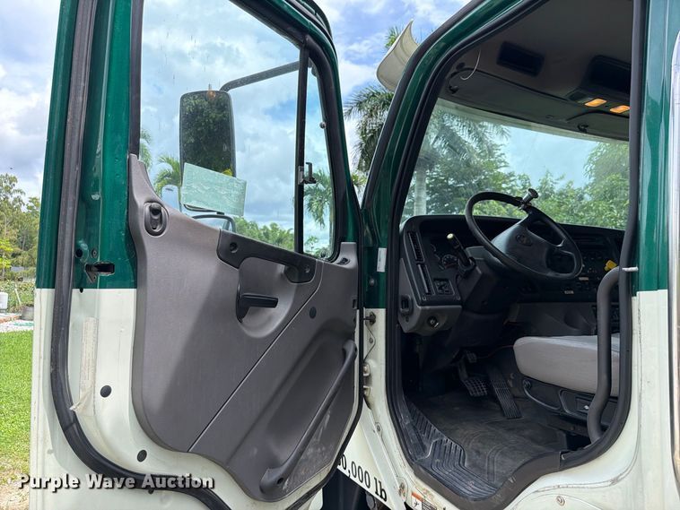 image for item DV7391 2016 Freightliner 114SD dump truck