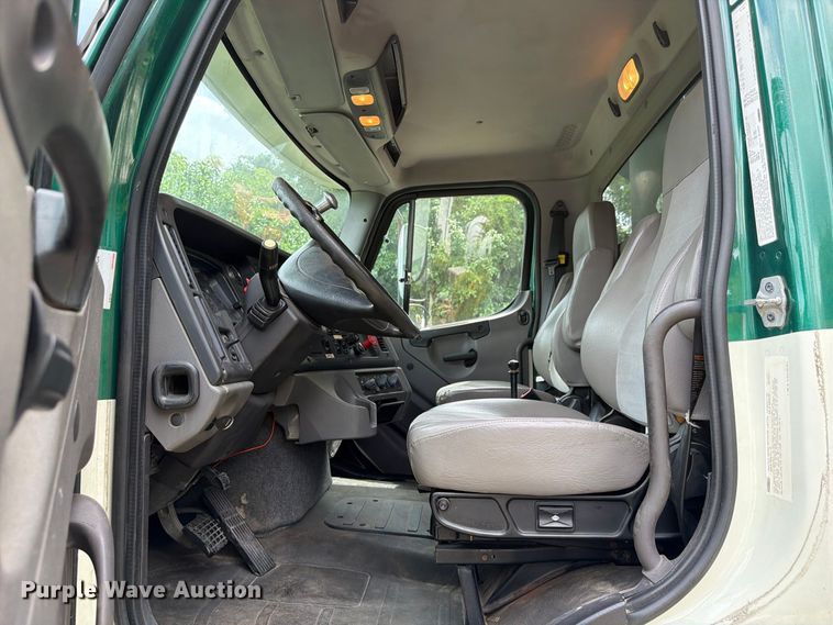 image for item DV7391 2016 Freightliner 114SD dump truck