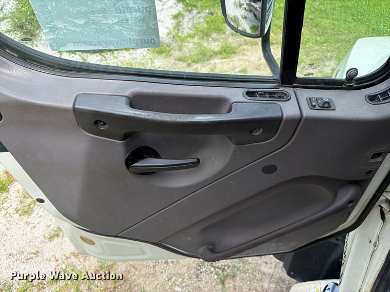 image for item DV7391 2016 Freightliner 114SD dump truck