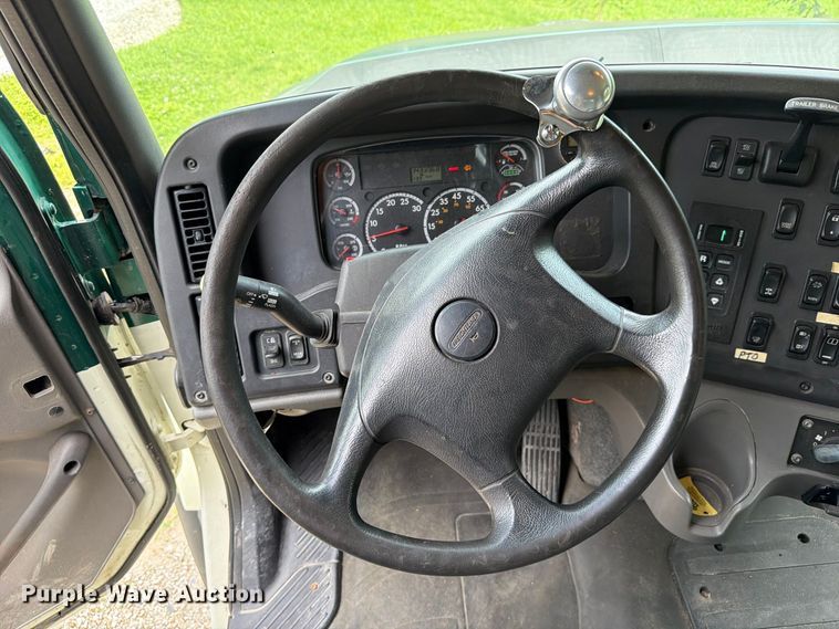 image for item DV7391 2016 Freightliner 114SD dump truck
