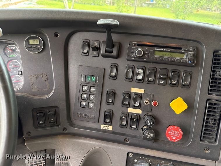 image for item DV7391 2016 Freightliner 114SD dump truck