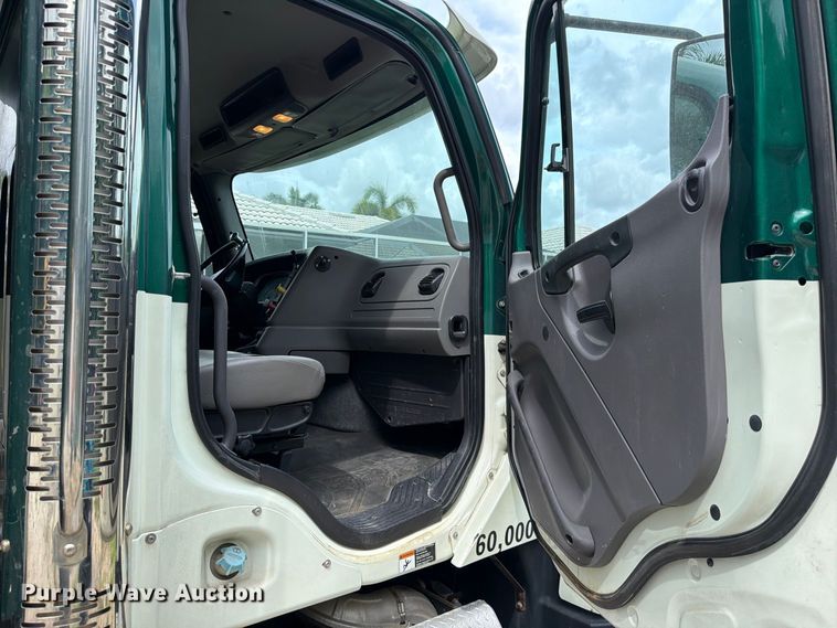 image for item DV7391 2016 Freightliner 114SD dump truck
