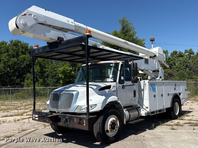 image for item DV8512 2013 International DuraStar 4300 bucket truck