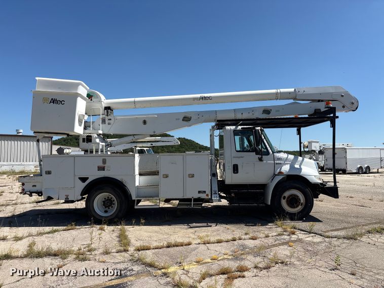 image for item DV8512 2013 International DuraStar 4300 bucket truck