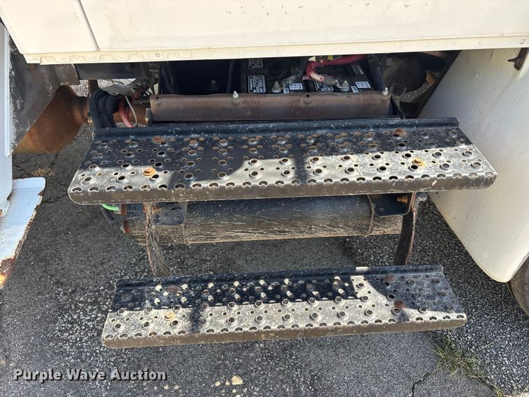 image for item DV8512 2013 International DuraStar 4300 bucket truck