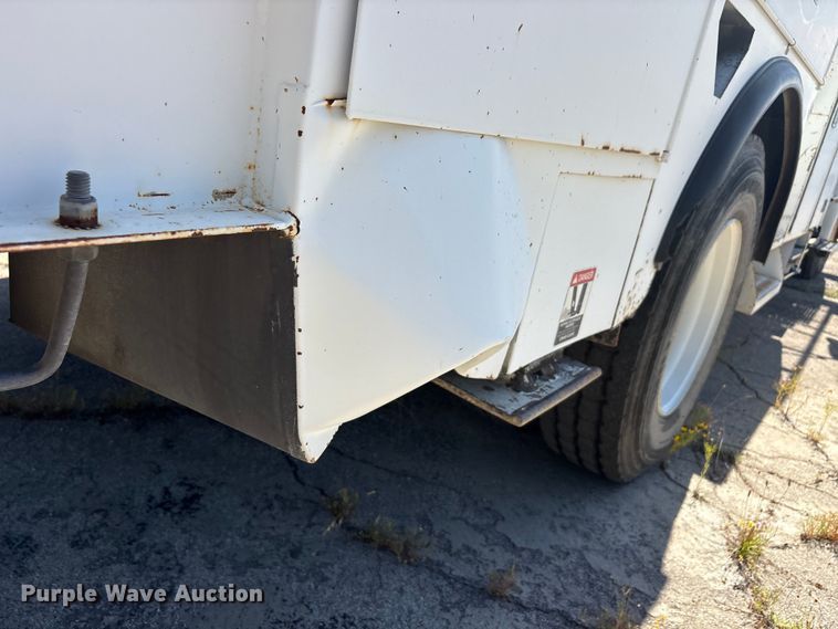 image for item DV8512 2013 International DuraStar 4300 bucket truck