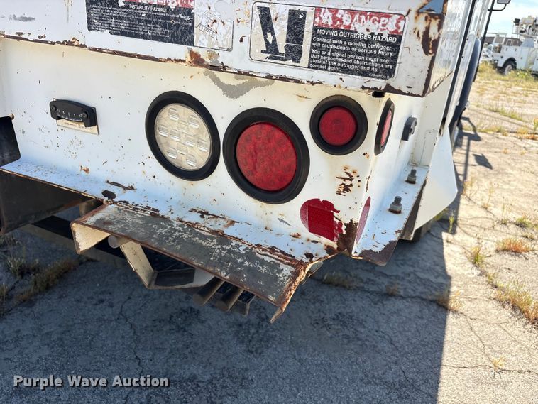 image for item DV8512 2013 International DuraStar 4300 bucket truck