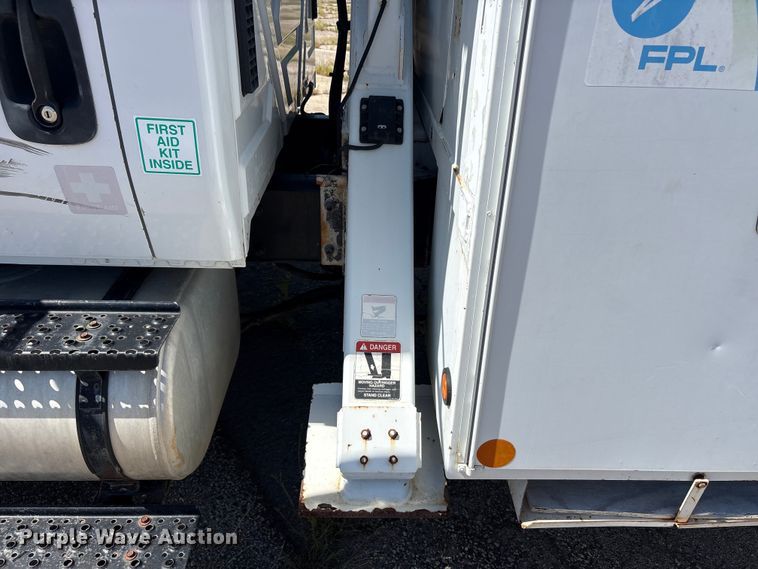 image for item DV8512 2013 International DuraStar 4300 bucket truck