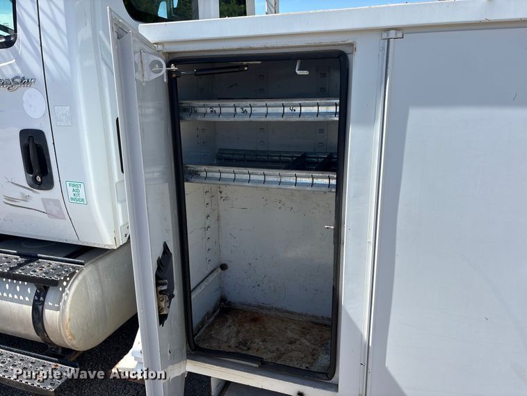 image for item DV8512 2013 International DuraStar 4300 bucket truck
