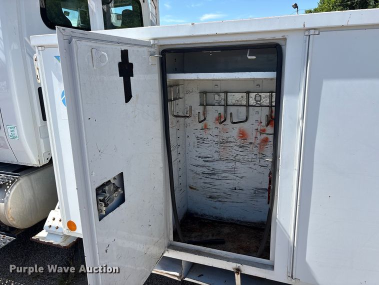 image for item DV8512 2013 International DuraStar 4300 bucket truck