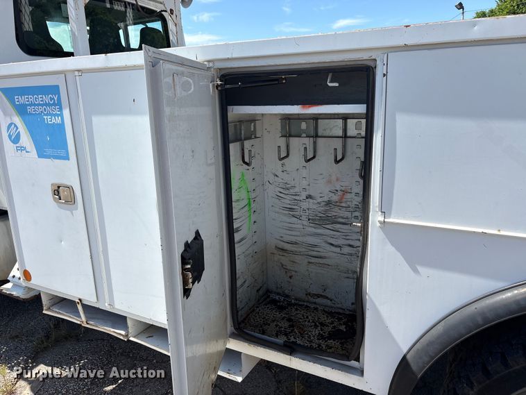 image for item DV8512 2013 International DuraStar 4300 bucket truck