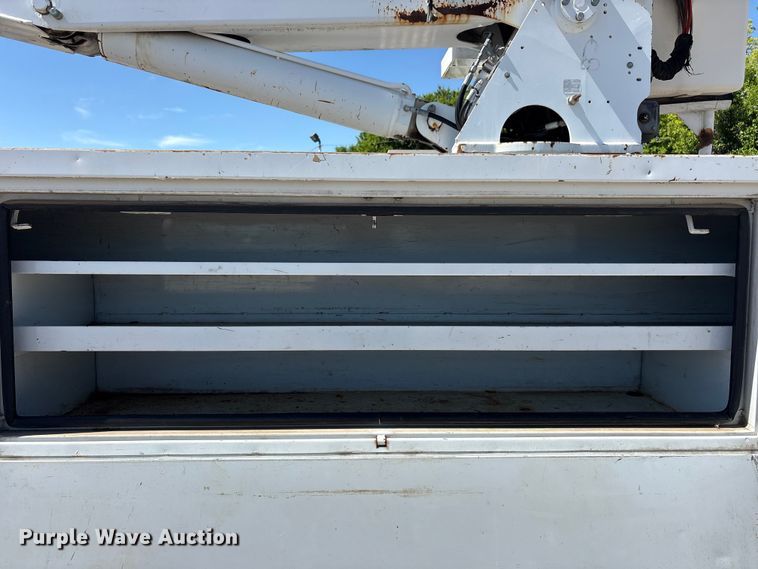 image for item DV8512 2013 International DuraStar 4300 bucket truck