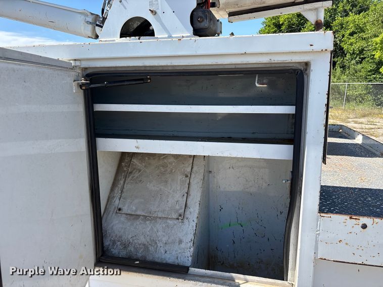 image for item DV8512 2013 International DuraStar 4300 bucket truck
