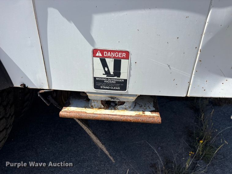 image for item DV8512 2013 International DuraStar 4300 bucket truck