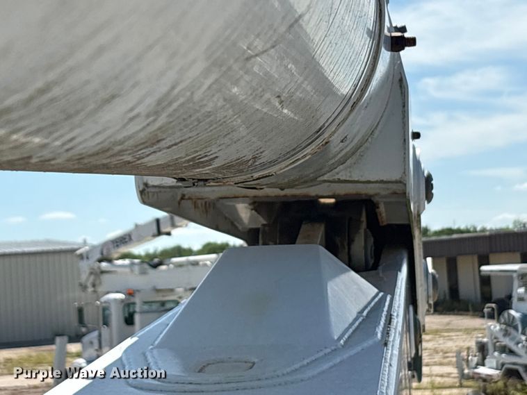 image for item DV8512 2013 International DuraStar 4300 bucket truck