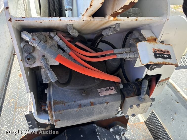 image for item DV8512 2013 International DuraStar 4300 bucket truck