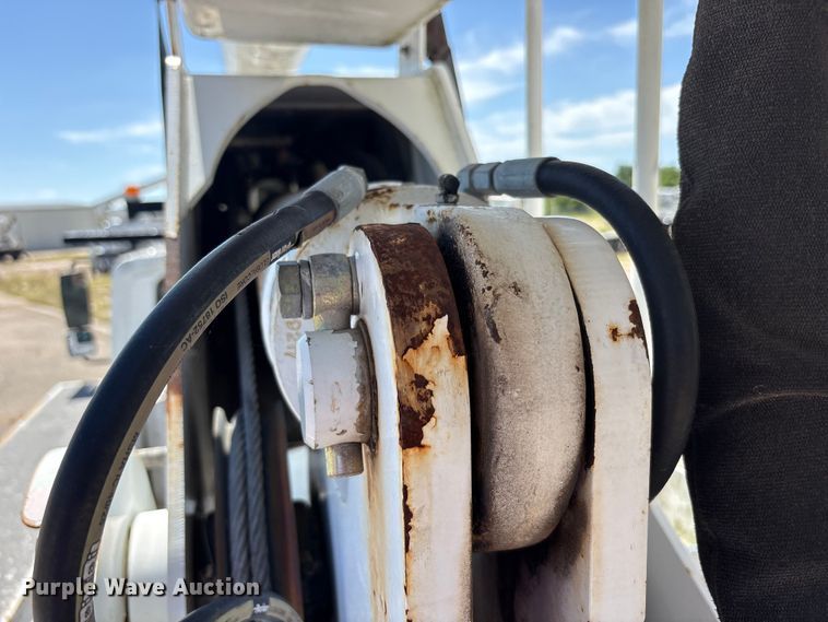 image for item DV8512 2013 International DuraStar 4300 bucket truck