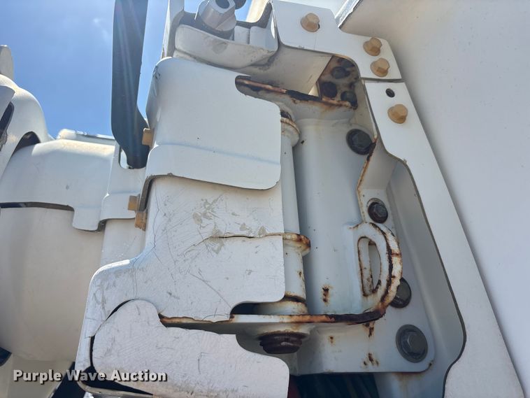 image for item DV8512 2013 International DuraStar 4300 bucket truck