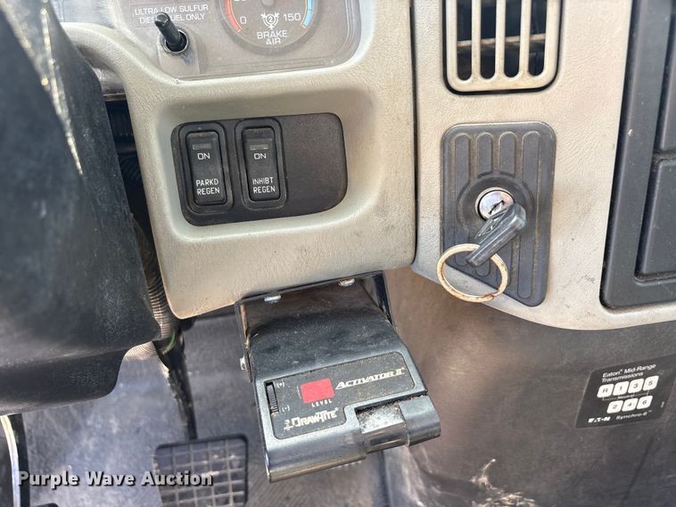image for item DV8512 2013 International DuraStar 4300 bucket truck