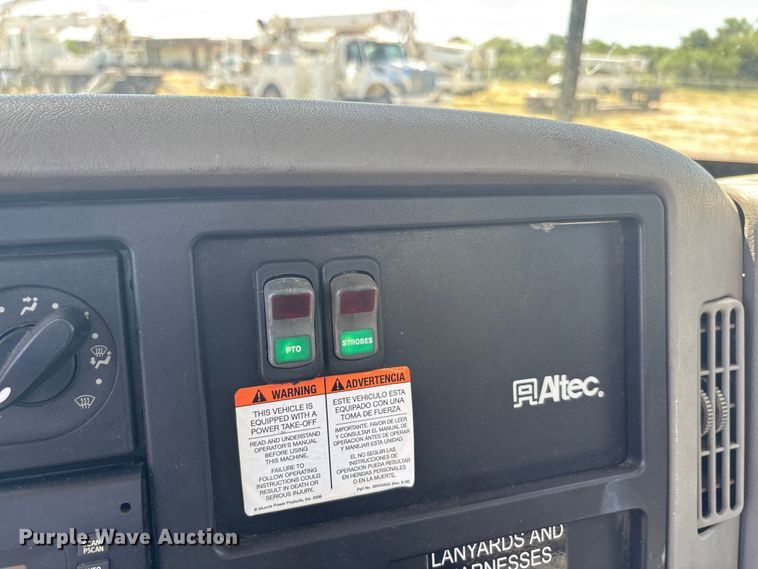 image for item DV8512 2013 International DuraStar 4300 bucket truck