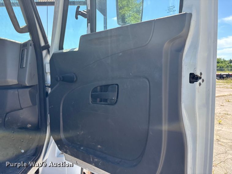 image for item DV8512 2013 International DuraStar 4300 bucket truck