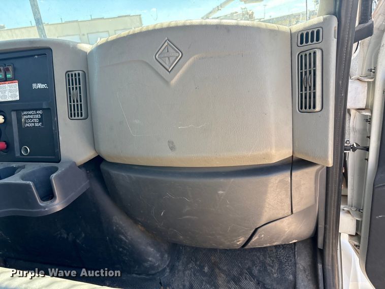 image for item DV8512 2013 International DuraStar 4300 bucket truck