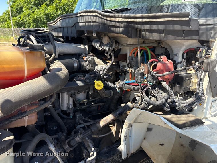 image for item DV8512 2013 International DuraStar 4300 bucket truck
