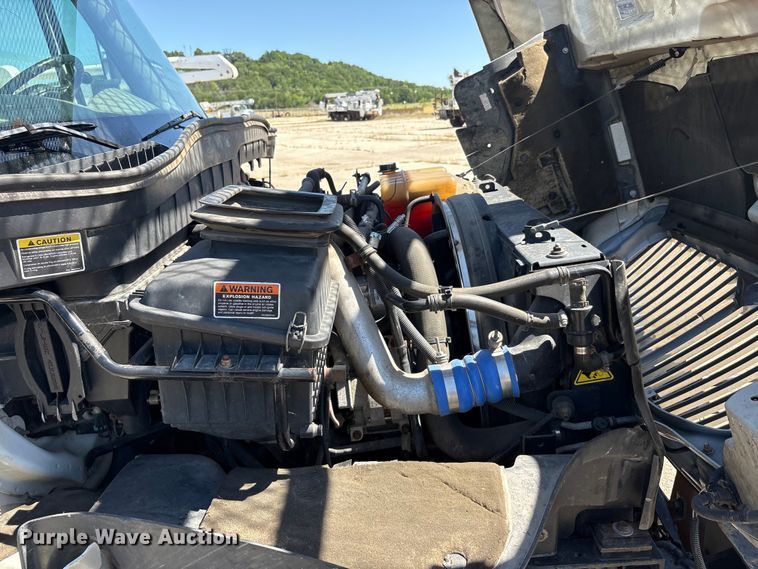 image for item DV8512 2013 International DuraStar 4300 bucket truck