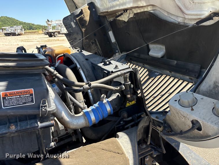 image for item DV8512 2013 International DuraStar 4300 bucket truck