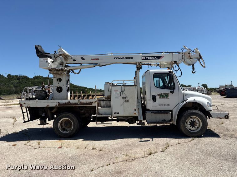 image for item DV8513 2015 Freightliner Business Class M2 digger derrick truck