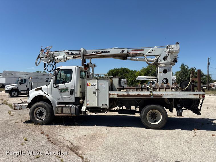 image for item DV8513 2015 Freightliner Business Class M2 digger derrick truck