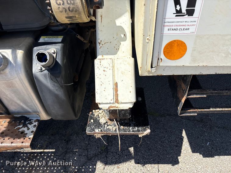 image for item DV8513 2015 Freightliner Business Class M2 digger derrick truck