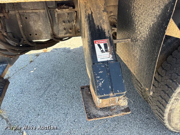 image for item DV8513 2015 Freightliner Business Class M2 digger derrick truck