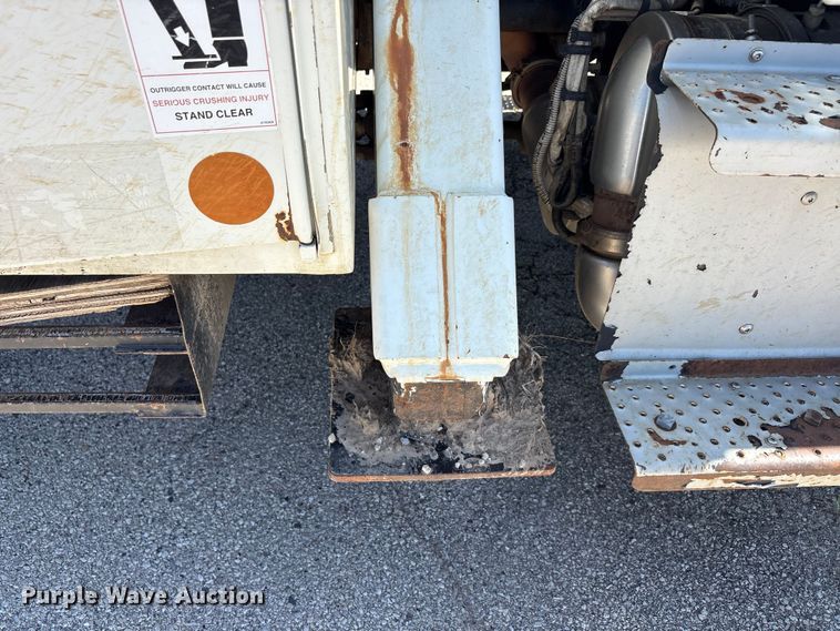 image for item DV8513 2015 Freightliner Business Class M2 digger derrick truck