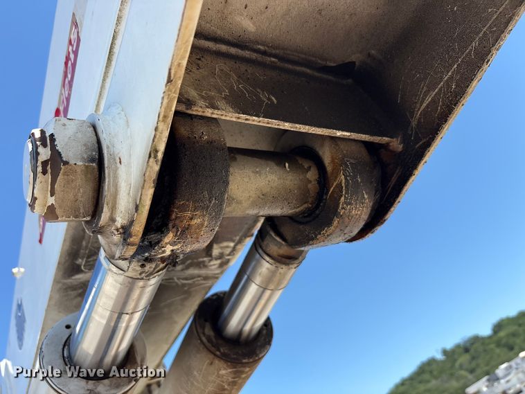 image for item DV8513 2015 Freightliner Business Class M2 digger derrick truck