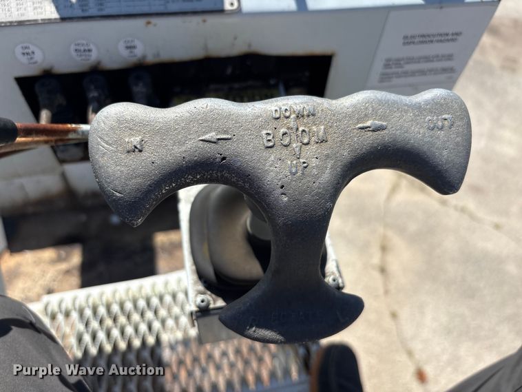image for item DV8513 2015 Freightliner Business Class M2 digger derrick truck