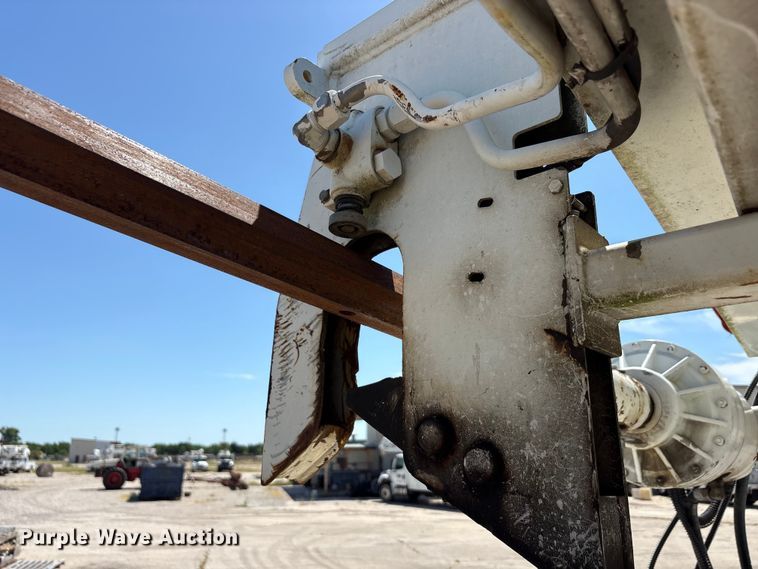 image for item DV8513 2015 Freightliner Business Class M2 digger derrick truck