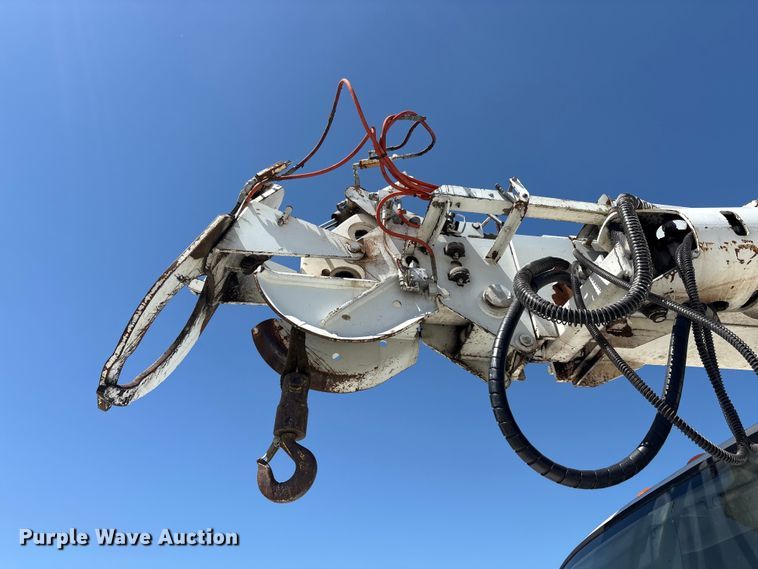 image for item DV8513 2015 Freightliner Business Class M2 digger derrick truck