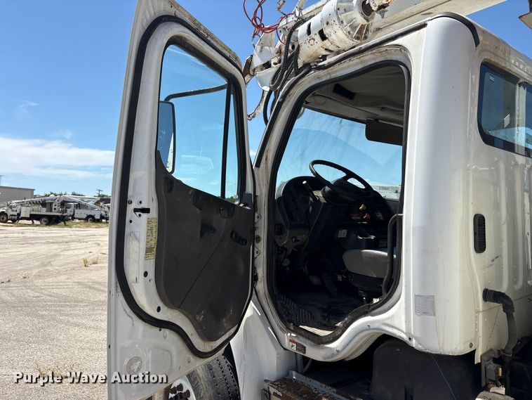 image for item DV8513 2015 Freightliner Business Class M2 digger derrick truck