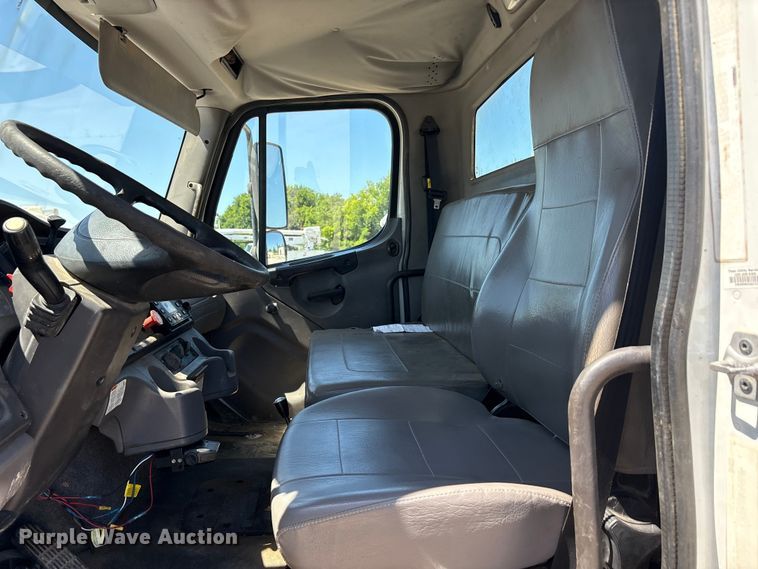 image for item DV8513 2015 Freightliner Business Class M2 digger derrick truck