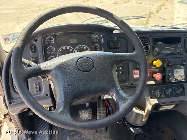 image for item DV8513 2015 Freightliner Business Class M2 digger derrick truck