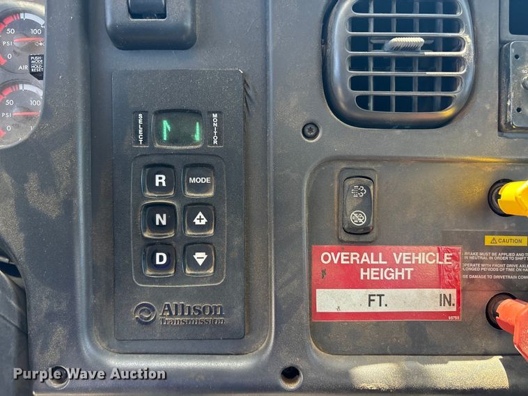 image for item DV8513 2015 Freightliner Business Class M2 digger derrick truck