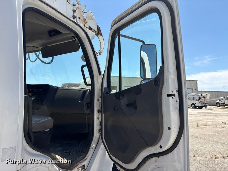 image for item DV8513 2015 Freightliner Business Class M2 digger derrick truck