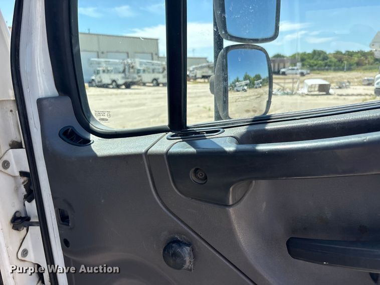 image for item DV8513 2015 Freightliner Business Class M2 digger derrick truck