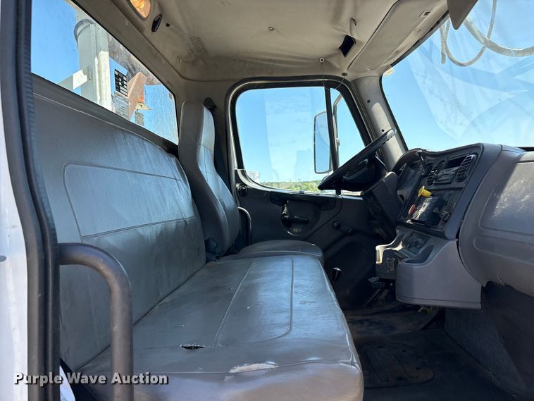 image for item DV8513 2015 Freightliner Business Class M2 digger derrick truck