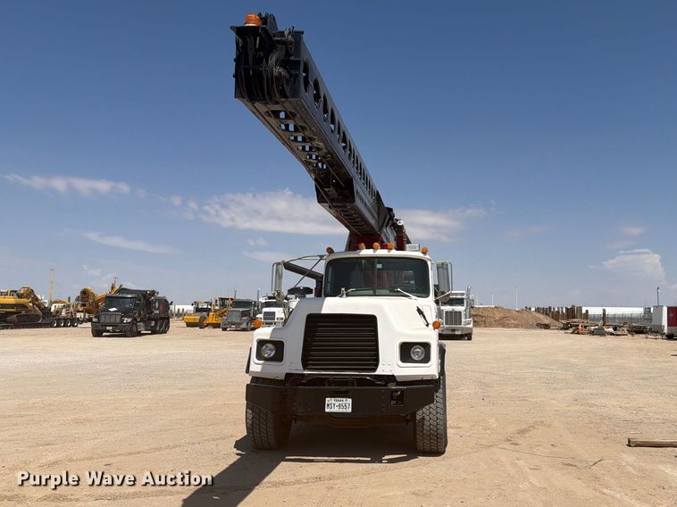 image for item DV8627 1997 Mack DM690S drilling rig truck