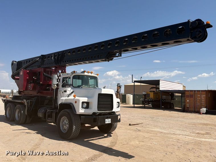 image for item DV8627 1997 Mack DM690S drilling rig truck