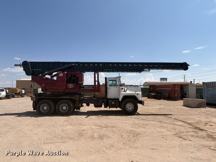 image for item DV8627 1997 Mack DM690S drilling rig truck