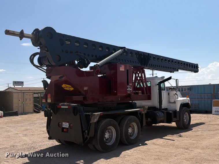 image for item DV8627 1997 Mack DM690S drilling rig truck